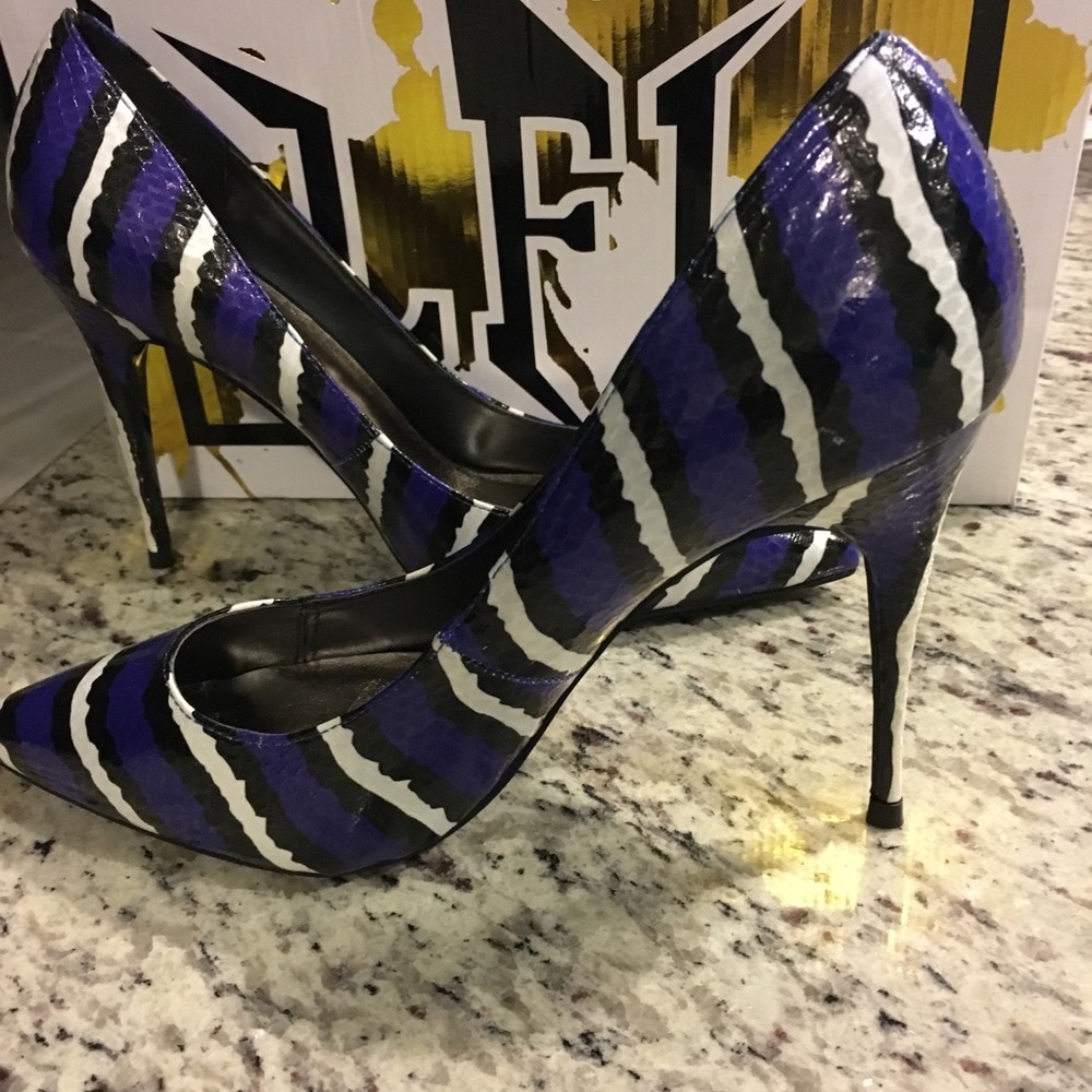 Purple, Blk& white snake embossed pumps new in box